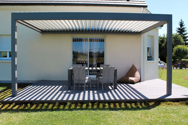 Photo #2 of the EOLUX Wall-Mounted Bioclimatic Pergola