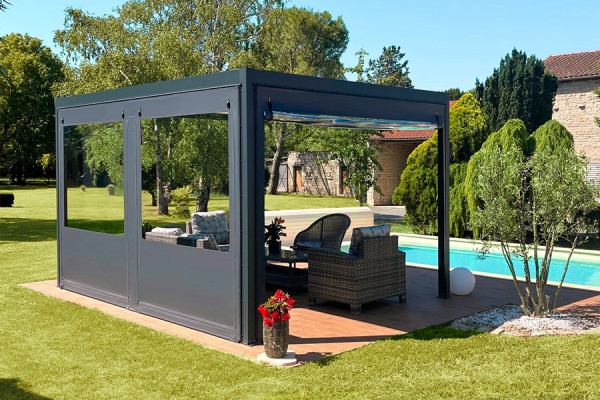 Photo n°2 of the CLOSEO Closing Cover for Pergola