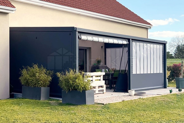 Photo #2 of the CLOSEO Opaque Closing Cover for Pergola