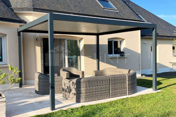 Photo n°2 of the SUNLITE Freestanding Bioclimatic Pergola