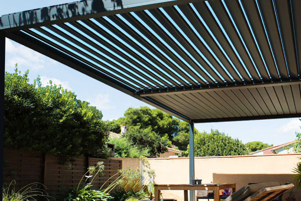 Photo #4 of the EOLUX LP Attached Bioclimatic Pergola