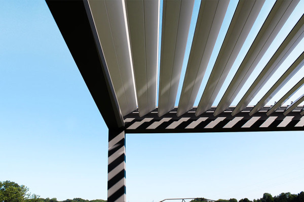 Photo #2 of the EOLUX Freestanding Bioclimatic Pergola