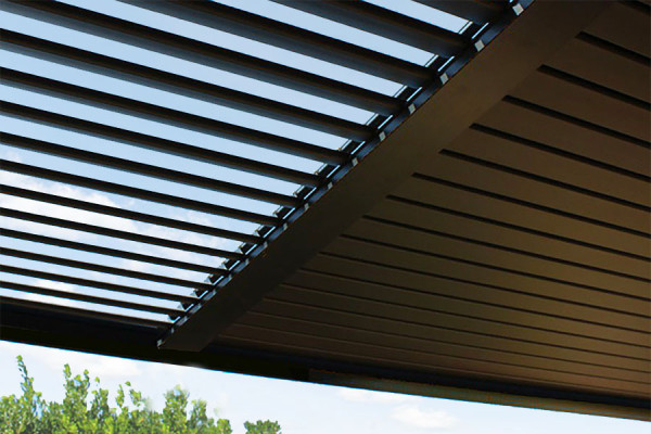 Photo n°4 of the EOLUX Freestanding Bioclimatic Pergola