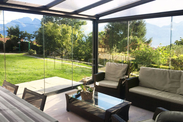 Photo n°3 of the Glass Enclosure for Pergola